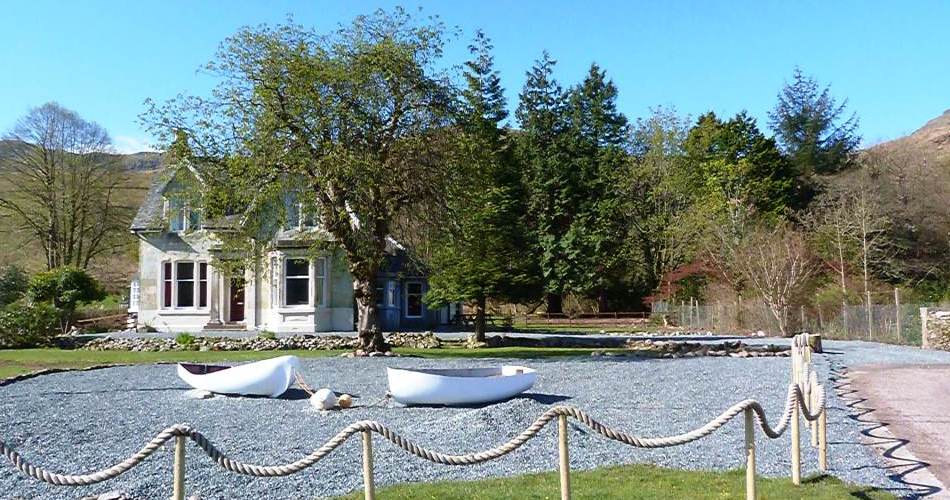 Rhumhor Holiday Lodge – Large Self Catering House on Loch Goil, Scotland: slideshow photograph 1